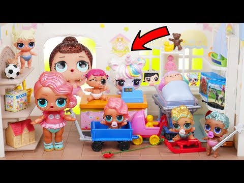 LOL SURPRISE DOLLS at Toy Store on School Field Trip!