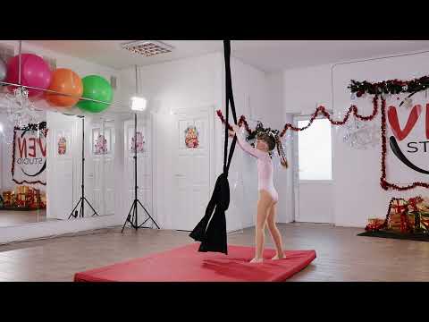 Павлусик Діана. Новорічні повітряні змагання. VenStudio