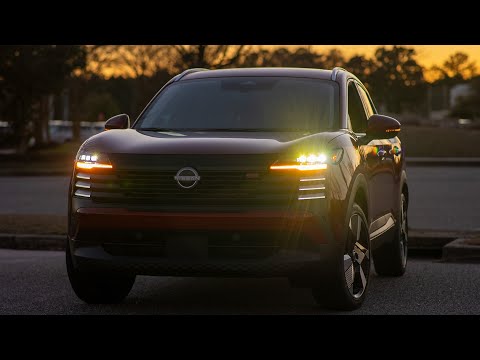 AT NIGHT👉 2025 Nissan Kicks SR