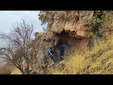 I turned a small cave into a safe and cozy shelter with a fireplace - camping in the rain #rain