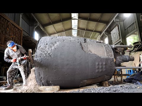 The Incredible Process of a Korean Man Creating a Giant Bell Using a 1,000-Year-Old Method