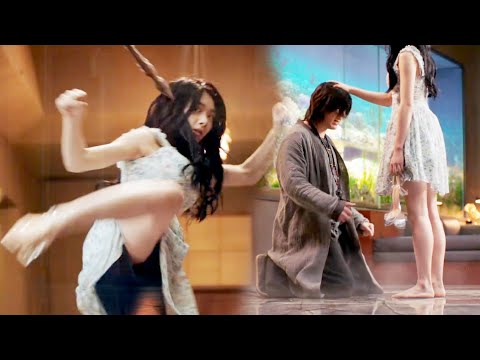 The weak girl turned out to be a kung fu master, and won by defeating many opponents at once.