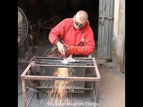 Amazing Forging Process of Beautiful Damascus Axe