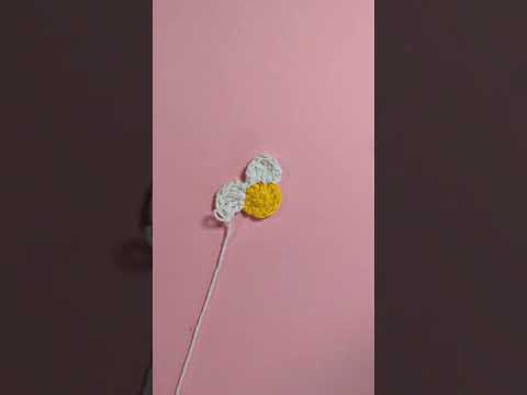 How to Crochet a Daffodil πΌ #shorts