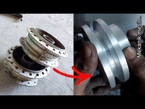 Melted aluminium!! i melted down a broken wheel hub into pulley