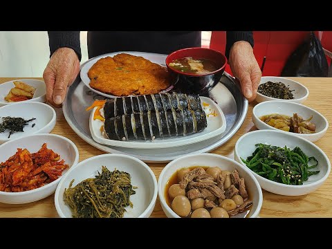 (주작 아님) 분식집에서 김밥 달랑 시켰는데 할머니가 반찬을 이렇게 깔아주십니다 ㄷㄷ Korean street food