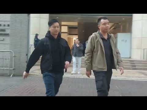 黎智英案很多人戴口罩。沖出法庭直擊。陳日君黎太及兒子劉慧卿。步出法庭。2025.12.15