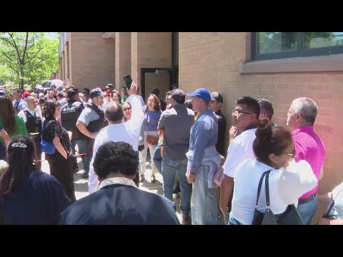 Mexican nationals in Chicago line up to vote in historic presidential election