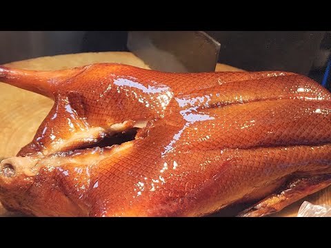 皮脆肉嫩油花香，一流出品熱辣辣陳皮燒鵝 #香港美食  皮脆肉嫩油花香，妙齡#燒鵝 八年#陳皮 ，#肥美焦糖#腩仔#叉燒 肥美#油鷄 #探店 #太極師傅 #燒臘 香港燒鵝排名