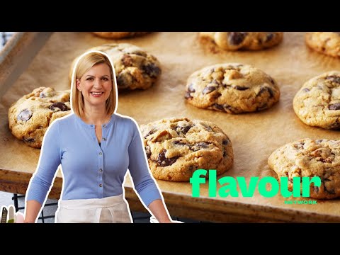 Anna Olson Bakes Her Famous Classic Chocolate Chip Cookies