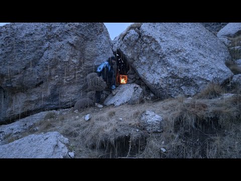 build primitive stone shelter/could weather camping/ stormy night bushcraft/rain sound for sleep