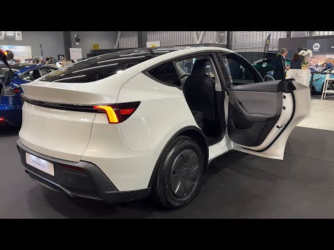 TESLA MODEL Y STANDARD 2026 - PRACTICALITY test, TRUNK SPACE & adjusting front seats