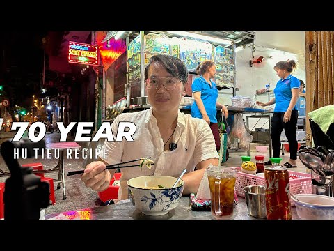 My first bowl in HCMC (Vietnam travel vlog)