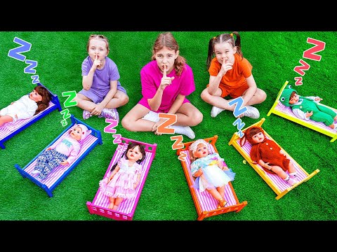 Maria & Stephi help to find dolls