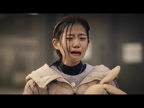 Because of the struggle for power and money, the two sisters became enemies of each other.