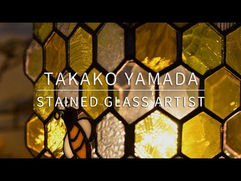 Lovely honey bee / ステンドグラス 山田貴子 ニジイロランプ Stained glass artist  Takako Yamada  Nijiiro Lamp Seto,Japan