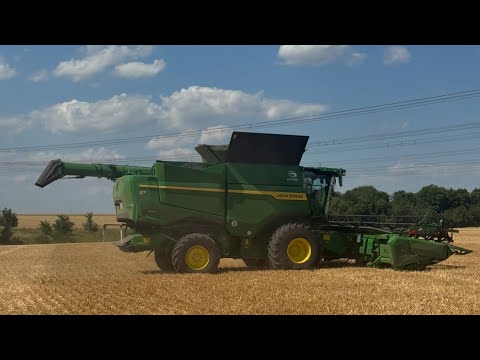 The new John Deere S7-800 combine was brought for demonstration