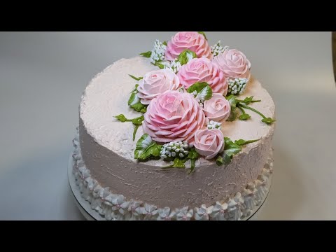 Подробное украшение и разрез торта с персиковой прослойкой