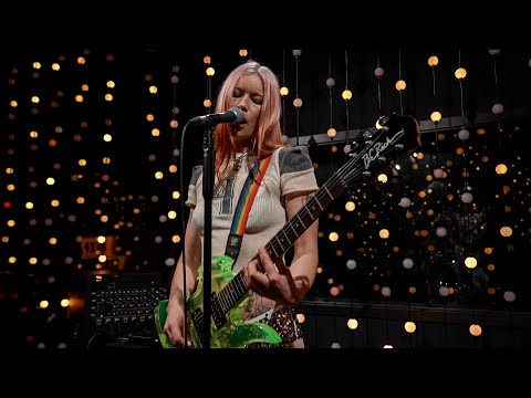 Wet Leg - catch these fists (Live on KEXP)