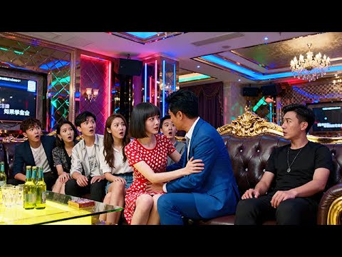 女人隨便找個大叔假扮男友參加同學會被嘲諷！誰知大叔壹露身份，全場同學臉都綠了！