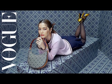 “วี-วิโอเลต วอเทียร์” นำเสนอความคลาสสิกผสานกับแฟชั่นร่วมสมัยผ่านกับแคมเปญ “The Iconic T Monogram”