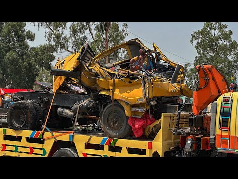 Pakistani Mechanics are Repairing this type of UD Nissan Accident Truck | Complete Restoration