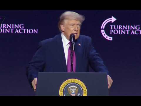 Trump attempts announcement on stage, FAILS INSTANTLY