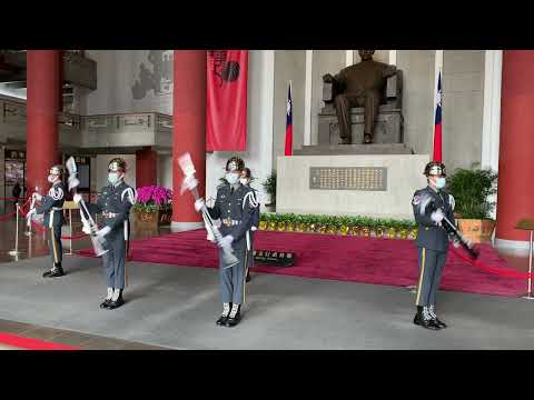 國父紀念館禮兵掉槍
