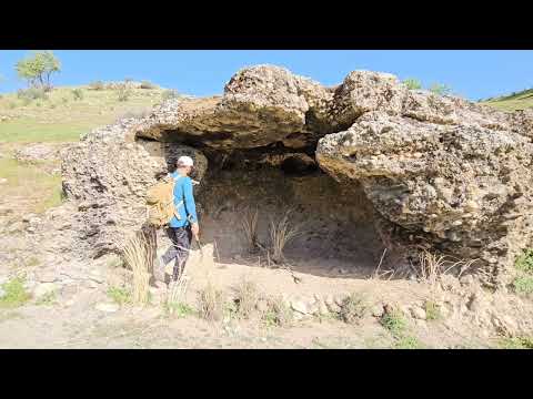 Building the primitive Survival shelter in rainstorm 🌧️. Saveing fom wilderness and peaceful night
