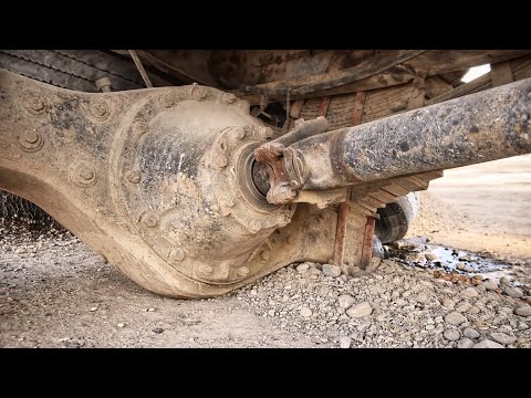 “Old-School Mechanics Save a Broken Truck Axle with Bare Hands”