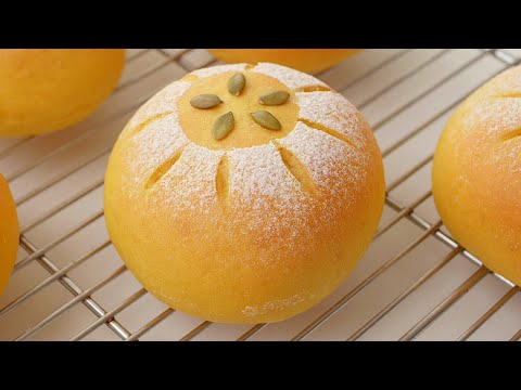 Pumpkin Cream Cheese Bun