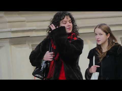 WINTER  1° DECEMBER 2025  WHAT PEAPLE ARE WEARING ON THE STREETS, STREET STYLE FASHION