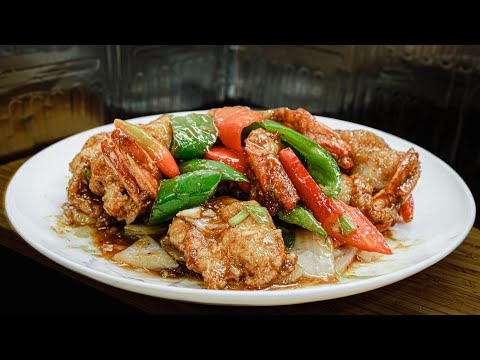 廣東話影片｜醬爆鳳尾蝦片｜傳統節日菜吃膩了，那就試下新派的吧｜蔬菜拉油，高溫10秒就足夠｜烹飪講求的是基礎和變通，更講求心思和耐性｜如何製作蝦片，用甚麼粉最好，如何掌控火候，看完影片就知道了。