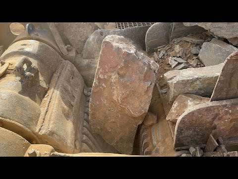 "Big Rock Crusher Machine: A Giant in Action"Big Rock Crushing: A Powerful Process"#stonecrusher