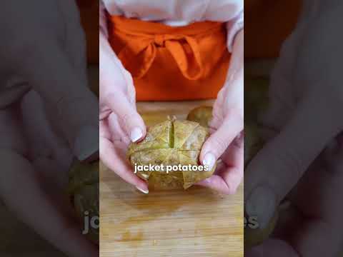 DAY 3 🎄 Cheesy garlic star crossed jacket #jacketpotato #festive #cheese #potato #12daysofpotatoes