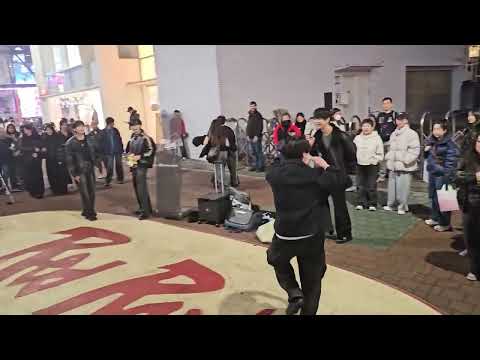 [Kpop Busking in Hongdae] SEVENTEEN (세븐틴) 'HOT' dance cover by Mocean Crew 모션 댄스팀 2025년 12월 7일