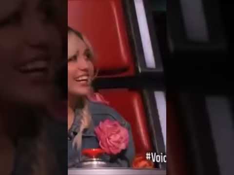 Miley Cyrus and Adam Levine singing Blake Shelton’s ‘Honey Bee’ on the Voice
