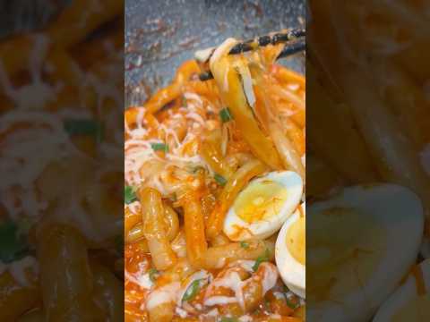 Cheesy Korean topokki noodles