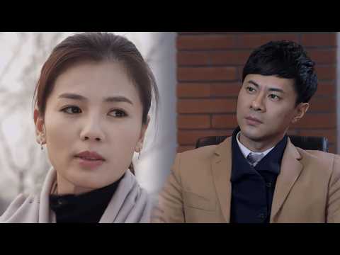 After divorce, he meets his ex-wife; seeing her charm unchanged, he regrets it.