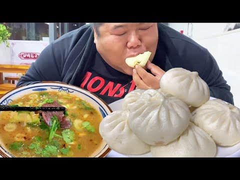 胖哥探店“驴肉宴”，驴肉包子配驴肉汤，一口包子一口汤这小生活真美好！【胖猴仔】