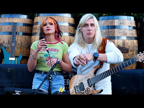 She Asks if I Know Chris Issac and Her Voice Stuns The Crowd - Wicked Game