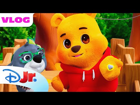 Play the Sink or Float Game with Pooh Bear and Bea! 🧡 | Me & Winnie the Pooh | @disneyjr