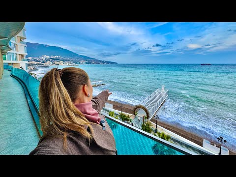 YALTA in December. Is it worth going there in the off-season? The embankment, getting ready for t...