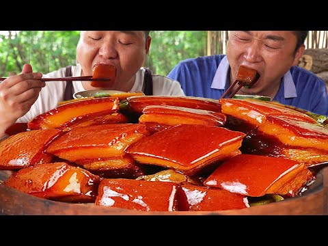 Cook Braised Dongpo Pork with 10 kilos pork belly. Cut it in big size. Nice and delicious