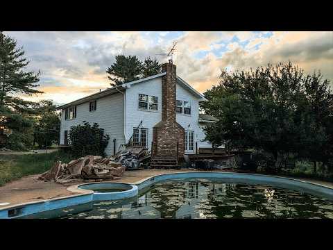 Exploring ABANDONED NEIGHBORHOOD With 30 Mansions | WHERE Did Everyone Go??