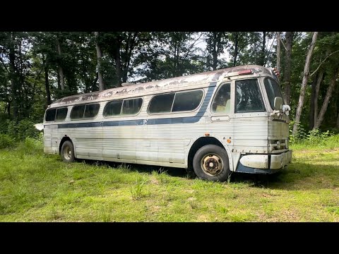 Getting a vintage bus road worthy again. 1950’s gm 4104 needs lots of repairs Part 1