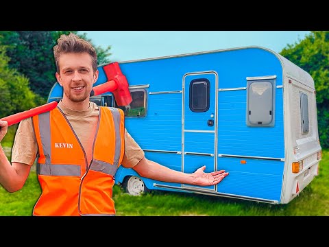 I turned a ruined Caravan into a cozy Garden Room