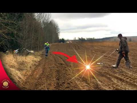 A cop drove into the field where I was looking for treasure! EXTREME SEARCH | Gold Hobby