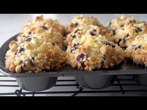 Easy Blueberry Muffins with Streusel Topping | Chichabon