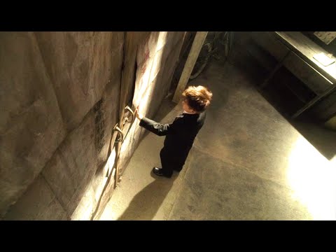 Мальчик нашёл в доме бабушки дверь, за которой она держала своих рабов